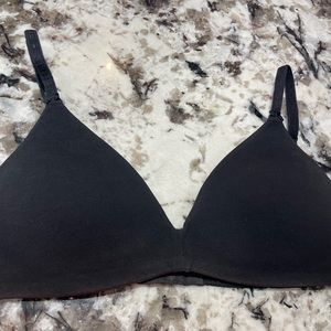 Victoria’s Secret Bra size 32 C Wireless